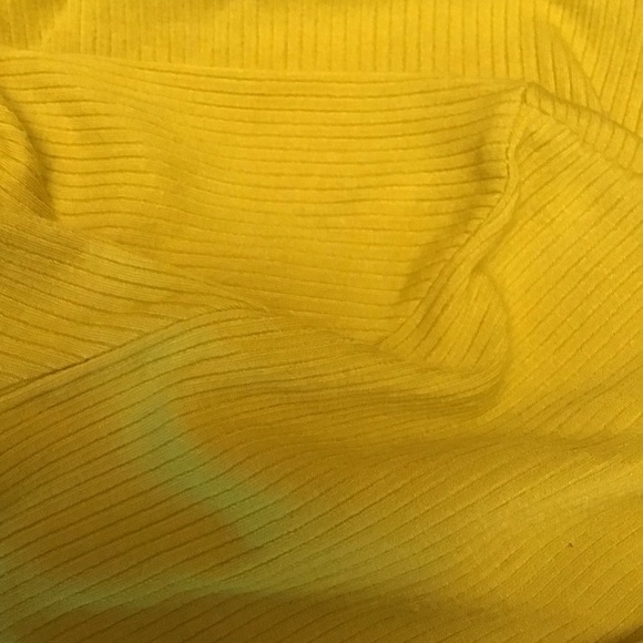 Aritzia Wilfred Free
Go-To T-Shirt
Stretchy ribbed crewneck tshirt Gold EUC - Picture 3 of 8